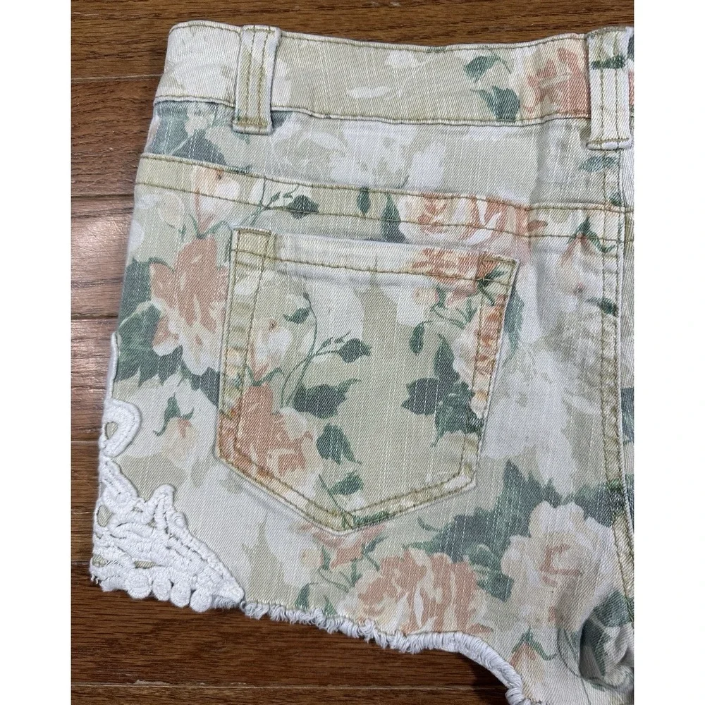 Mossimo Supply Co Floral Denim Shorts Women's Size 13 Fit 6 Lace Trim Distressed